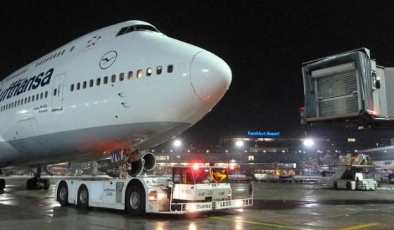 Lufthansa и IAI испытывают инновационный дистанционный авиатягач TaxiBot